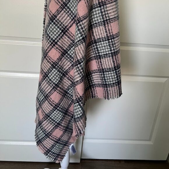 Old Navy Pink Gray Plaid Flannel Large Shawl Scarf Wrap 76x25 inches - Picture 7 of 8